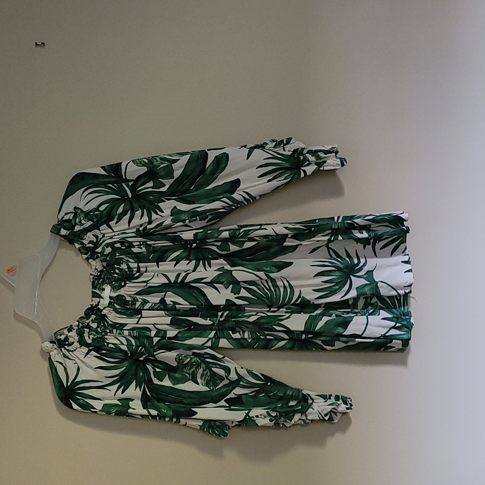 Ruffle sleeve green & creme blouse